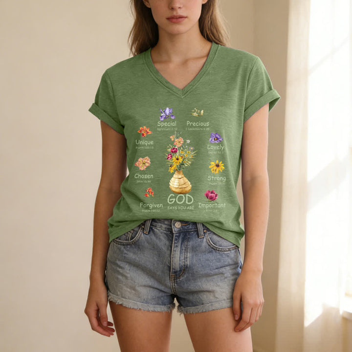 Christianartworkshop Camiseta de mujer holgada con cuello en V y estampado floral "Dios dice que eres..." - image 19
