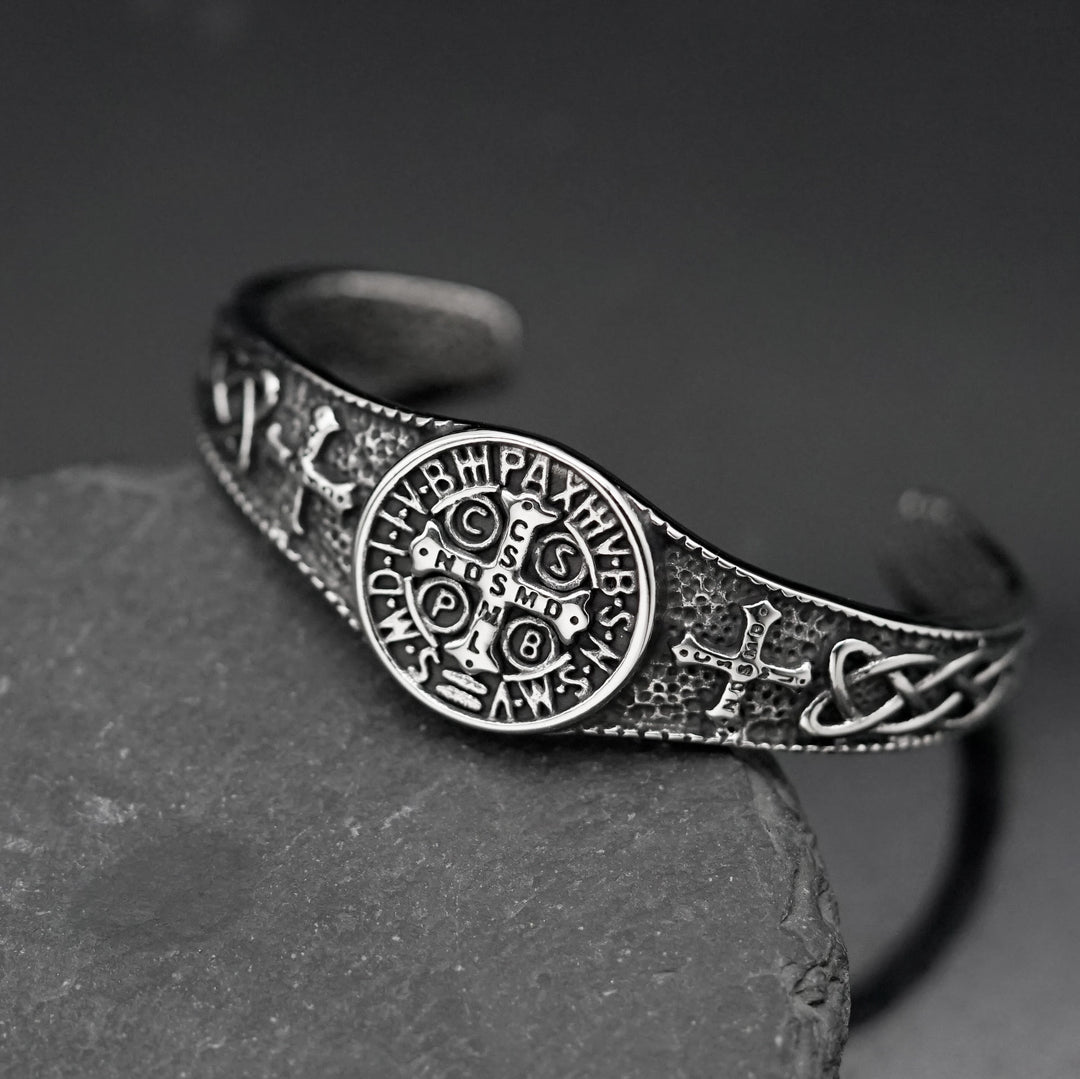 Christianartworkshop Pulsera abierta con medalla de San Benito de estilo vintage: emblema de la protección celestial eterna. - Cruz - image 0