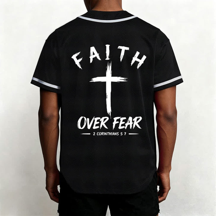 Camiseta de béisbol con ribete de contraste "Fe sobre el miedo" de Christianartworkshop - image 12