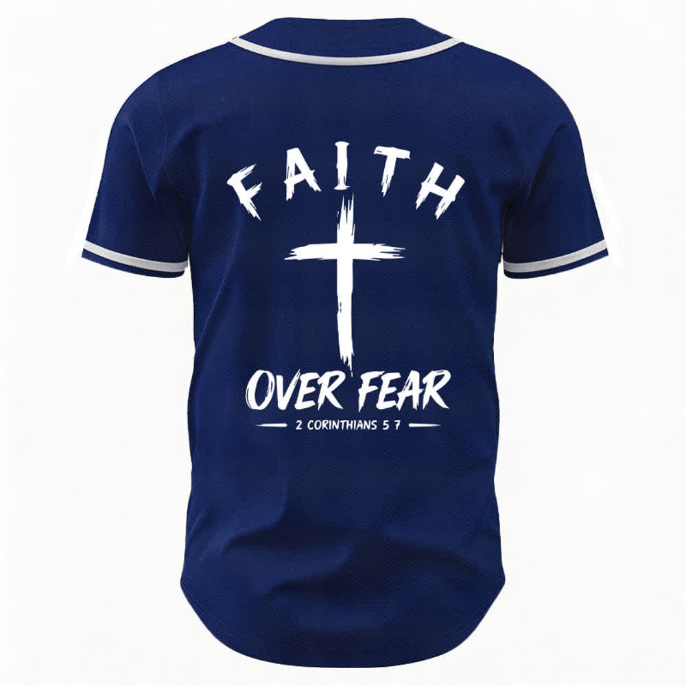 Christianartworkshop Camiseta de béisbol con ribete de contraste "Fe sobre el miedo" - image 1