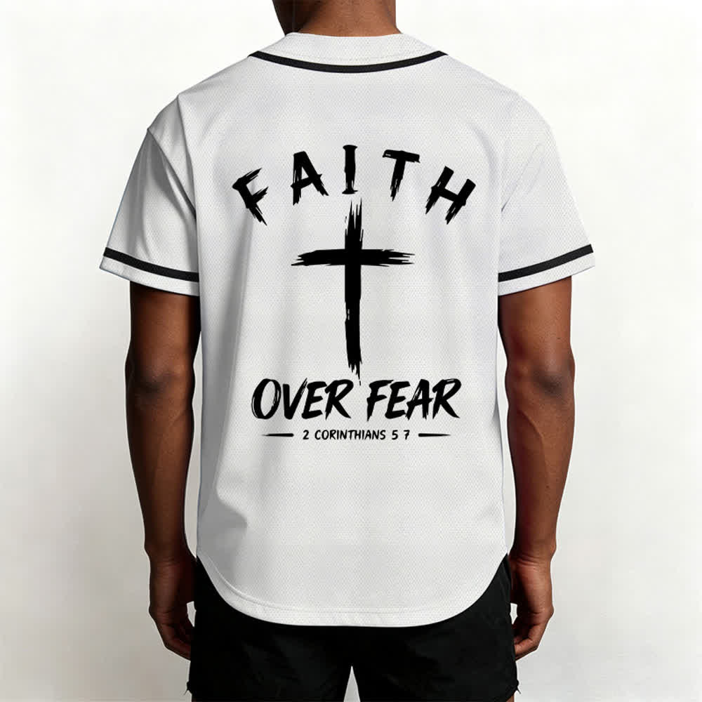 Camiseta de béisbol con ribete de contraste "Fe sobre el miedo" de Christianartworkshop - image 33