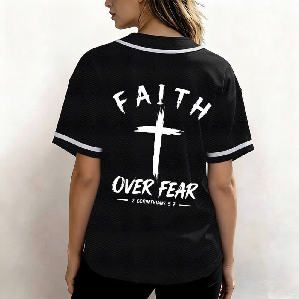 Camiseta de béisbol con ribete de contraste "Fe sobre el miedo" de Christianartworkshop - image 10