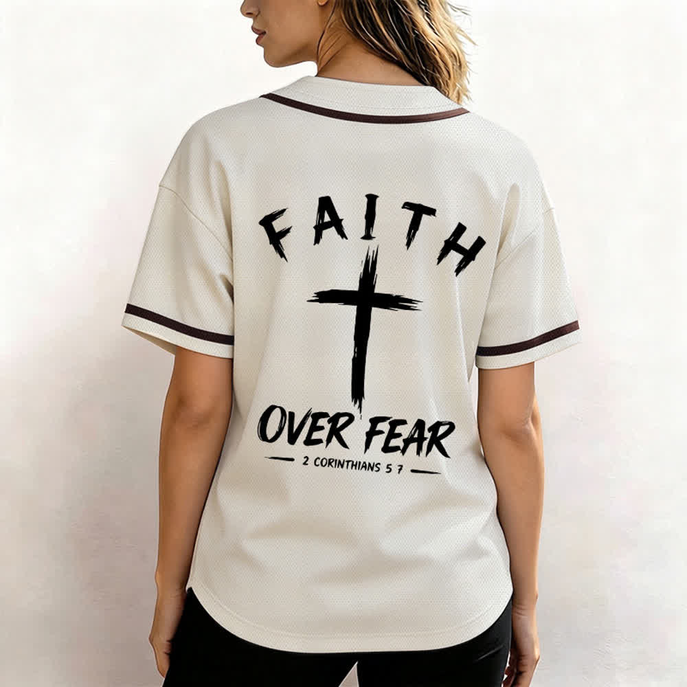 Camiseta de béisbol con ribete de contraste "Fe sobre el miedo" de Christianartworkshop - image 17