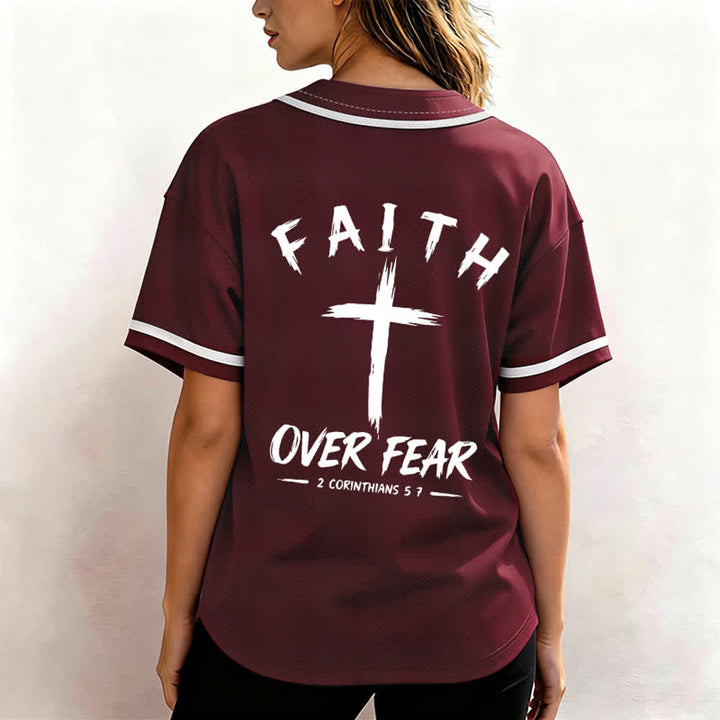 Camiseta de béisbol con ribete de contraste "Fe sobre el miedo" de Christianartworkshop - image 24