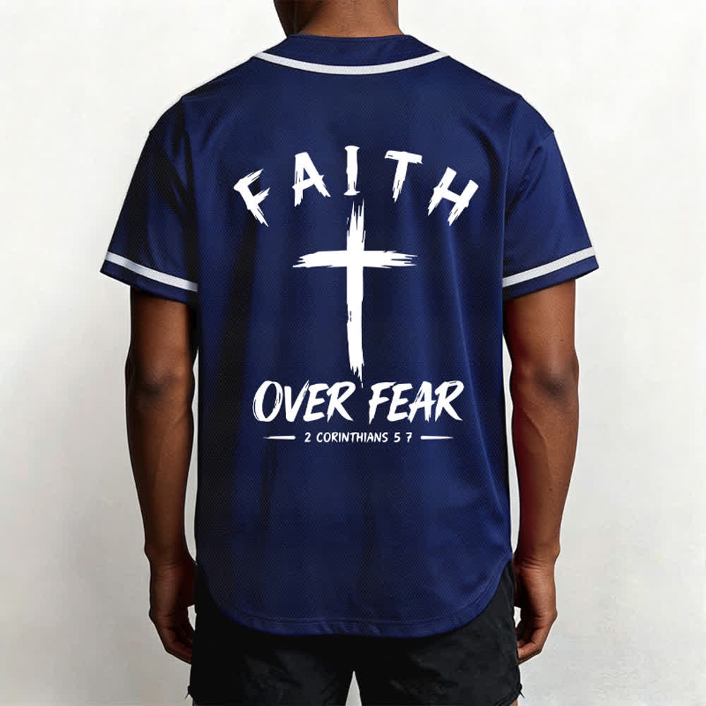 Camiseta de béisbol con ribete de contraste "Fe sobre el miedo" de Christianartworkshop - image 5