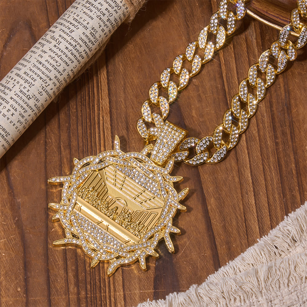 Christianartworkshop Colgante de la Última Cena con corona de espinas incrustada en diamantes y cadena cubana: emblema del glorioso Testamento celestial. - Dorado - image 0