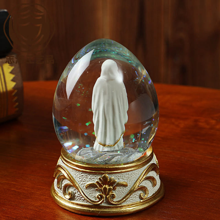 Christianartworkshop Bola de nieve con forma de huevo y purpurina, con estatua de la Virgen María en oración: emblema de la pura súplica celestial. - image 3