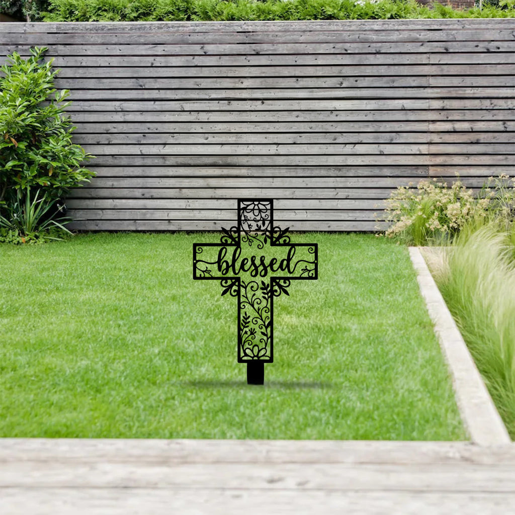 Christianartworkshop Estaca metálica de jardín con cruz hueca y letras benditas: símbolo del favor divino permanente. - image 3