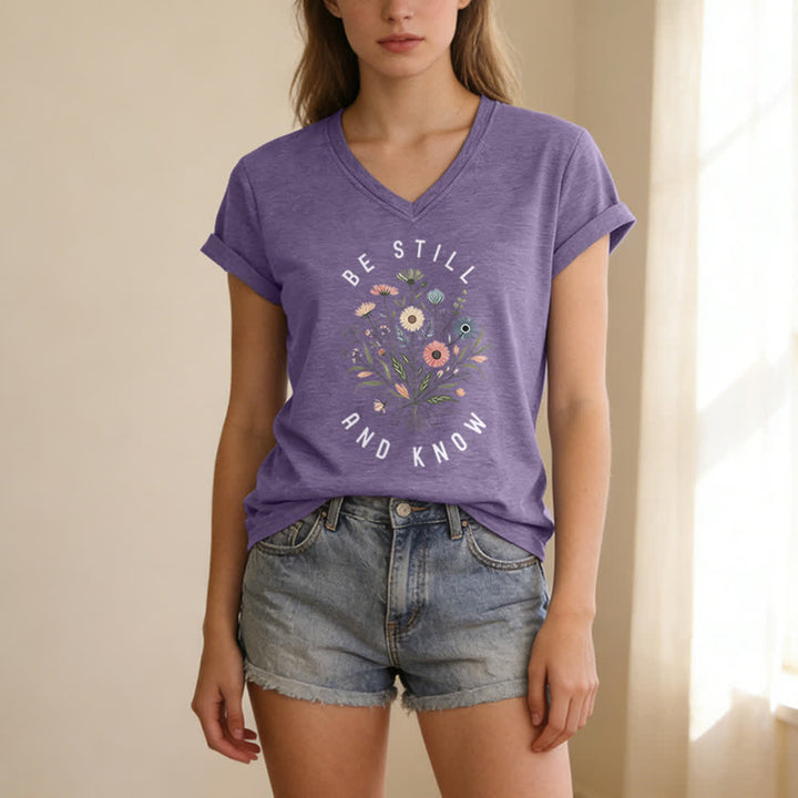 Christianartworkshop Camiseta de mujer con cuello en V y bajo con nudo floral "Be Still And Know" - image 21