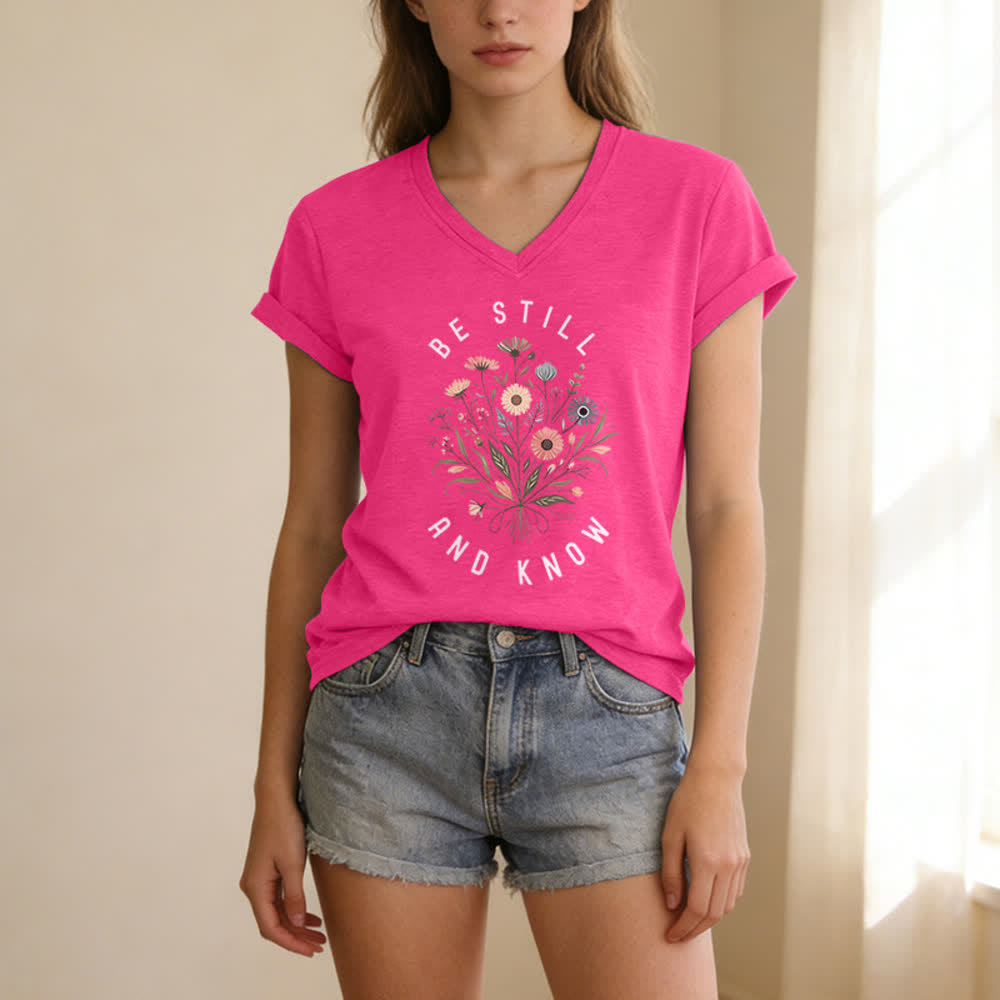 Christianartworkshop Camiseta de mujer con cuello en V y bajo con nudo floral "Be Still And Know" - image 17