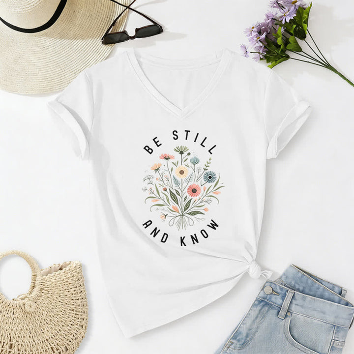 Christianartworkshop Camiseta de mujer con cuello en V y bajo con nudo floral "Be Still And Know" - Blanco - 2XL - image 10