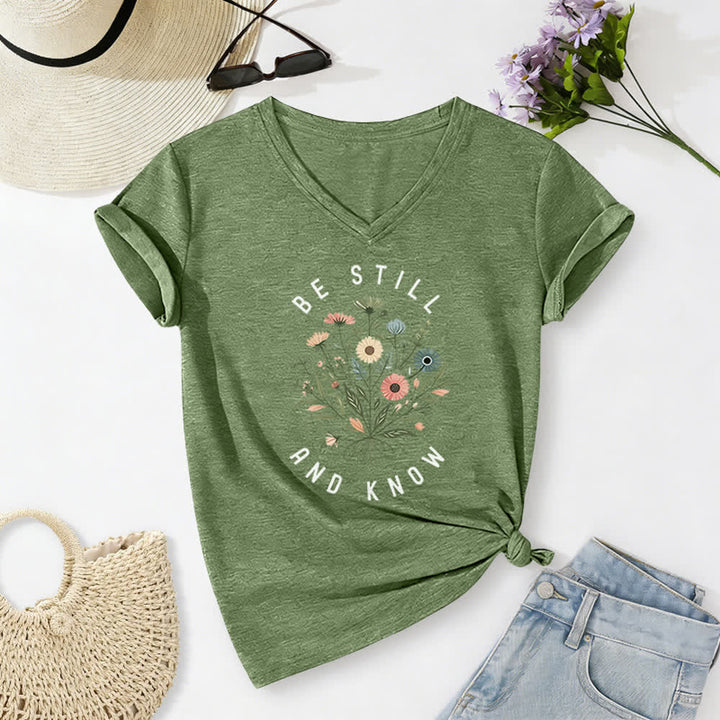 Christianartworkshop Camiseta de mujer con cuello en V y bajo con nudo floral "Be Still And Know" - Verde - 2XL - image 24