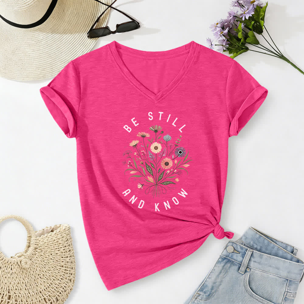 Christianartworkshop Camiseta de mujer con cuello en V y bajo con nudo floral "Be Still And Know" - image 16