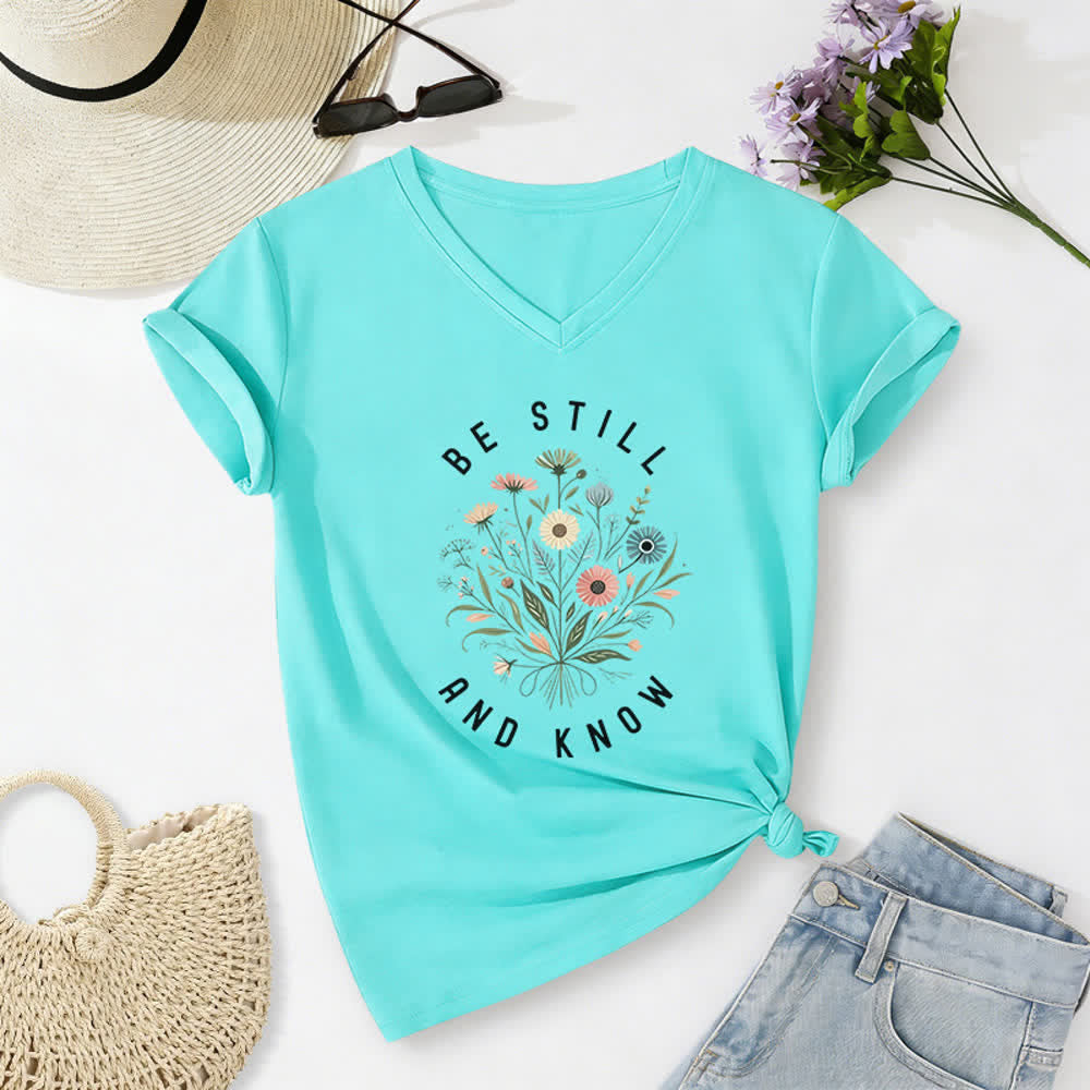 Christianartworkshop Camiseta de mujer con cuello en V y bajo con nudo floral "Be Still And Know" - Azul - 2XL - image 22