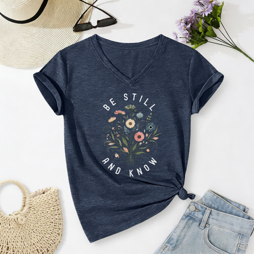 Christianartworkshop Camiseta de mujer con cuello en V y bajo con nudo floral "Be Still And Know" - Azul marino - 2XL - image 0