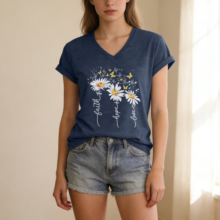 Christianartworkshop Camiseta de mujer con cuello en V y estampado de margaritas y mariposas "Fe, Esperanza, Amor" - image 3