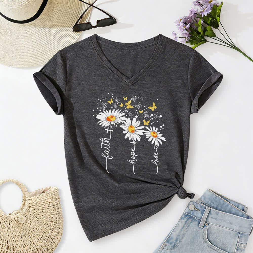 Christianartworkshop Camiseta de mujer con cuello en V y estampado de margaritas y mariposas "Fe, Esperanza, Amor" - Gris oscuro - 2XL - image 10