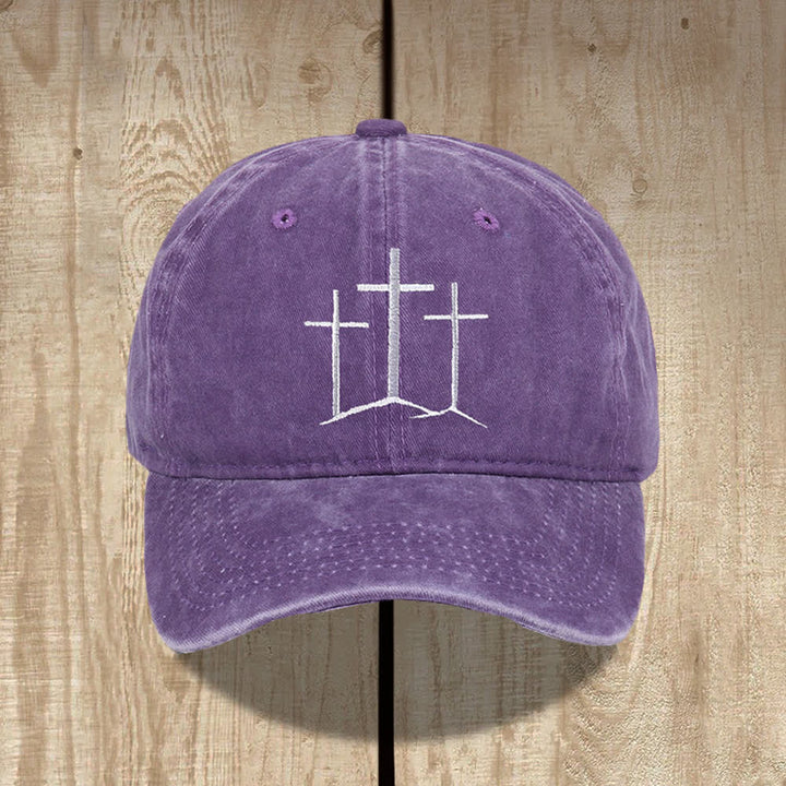 Christianartworkshop Gorro clásico lavado con bordado de tres cruces y la frase "Fe". - Púrpura - image 7