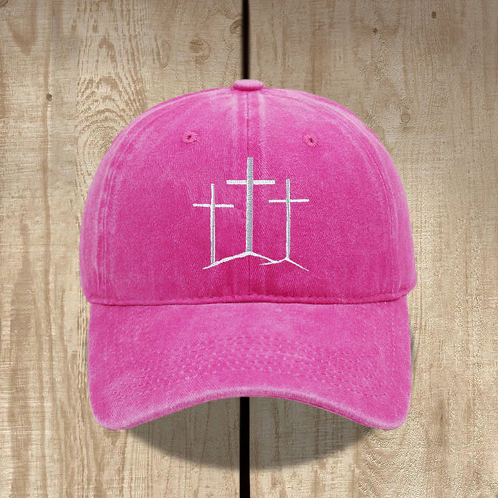 Christianartworkshop Gorro clásico lavado con bordado de tres cruces y la frase "Fe". - image 1