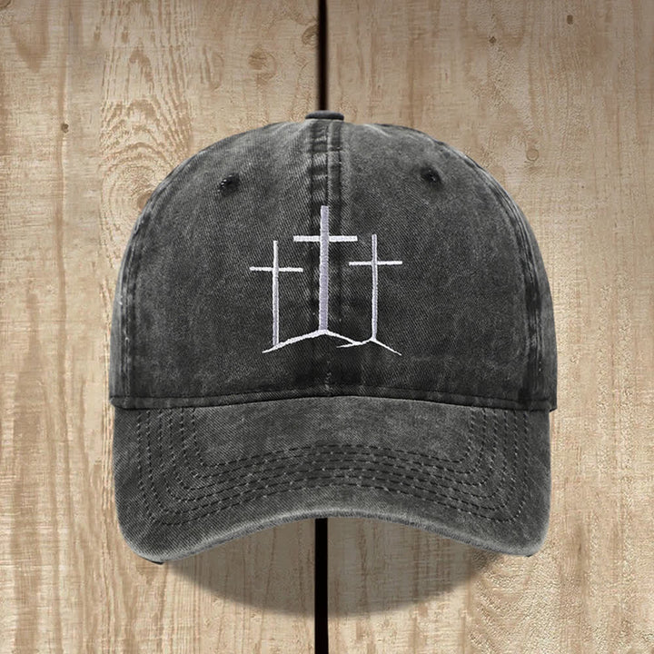 Christianartworkshop Gorro clásico lavado con bordado de tres cruces y la frase "Fe". - Negro - image 2