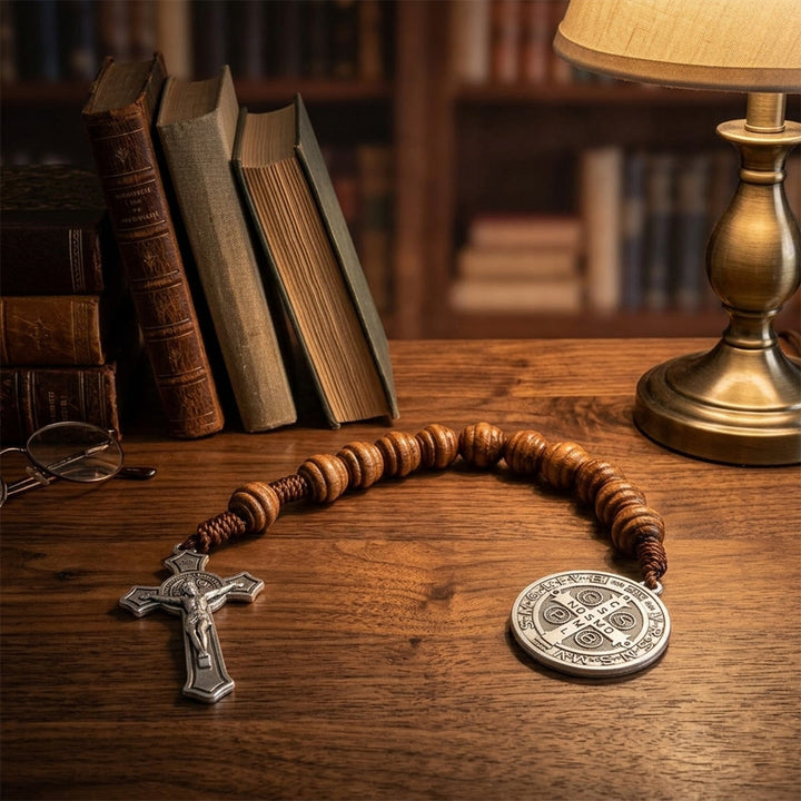 Christianartworkshop Medalla de San Benito, colgante de Jesús crucificado para espejo retrovisor del coche: símbolo de bendición para una conducción tranquila. - image 6