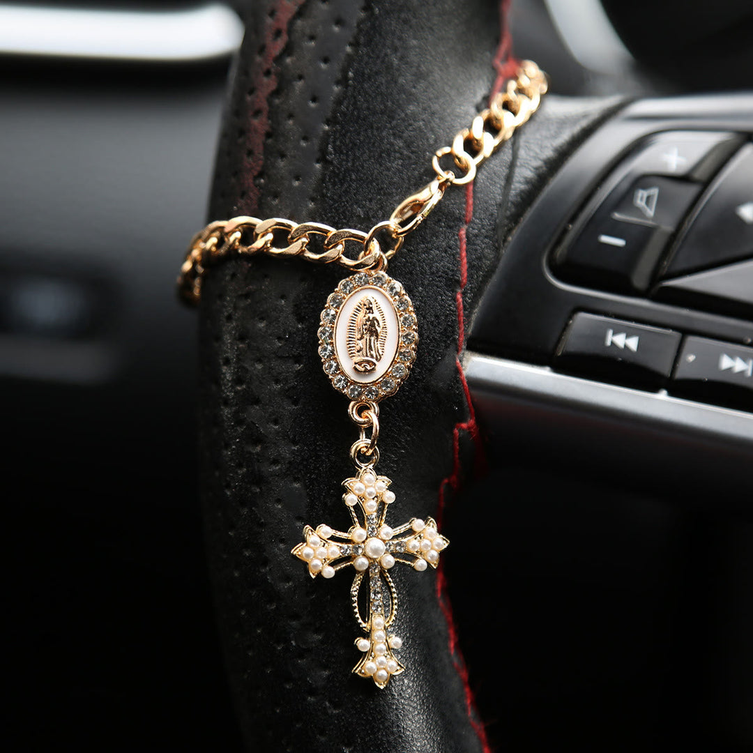 Christianartworkshop Adorno colgante para coche con medallón de la Virgen María enmarcado con diamantes de imitación: símbolo de la suave guía celestial para los viajes por carretera. - A - Blanco - image 0