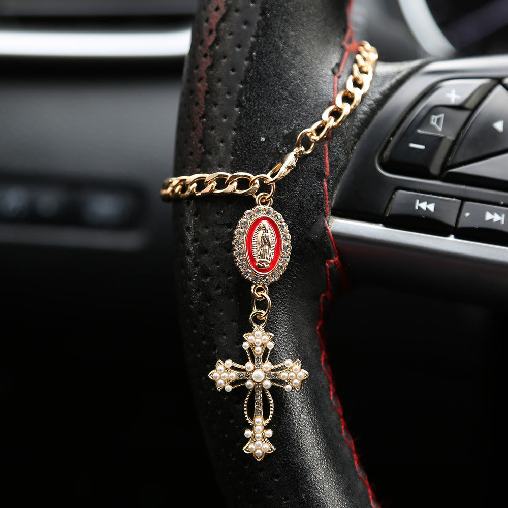 Christianartworkshop Adorno colgante para coche con medallón de la Virgen María enmarcado con diamantes de imitación: símbolo de la suave guía celestial para los viajes por carretera. - A - Rojo - image 1