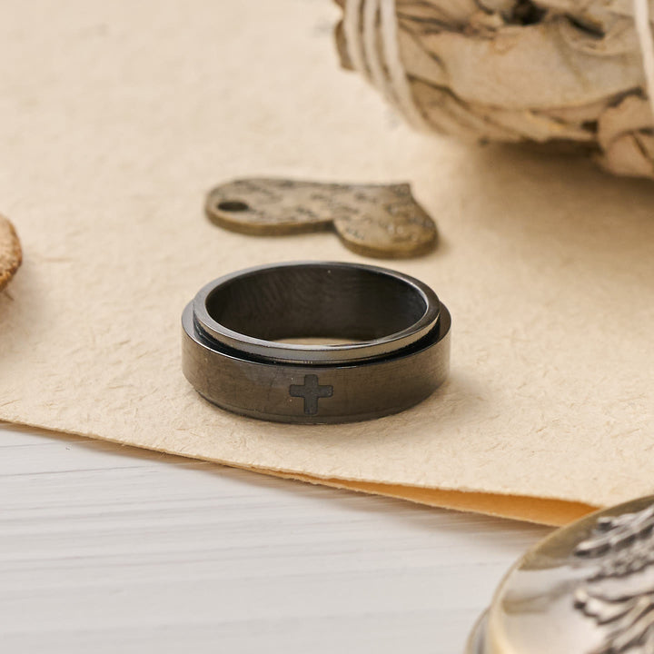 Christianartworkshop Anillo giratorio con cruz grabada para aliviar la ansiedad: emblema de la guía celestial constante. - image 6