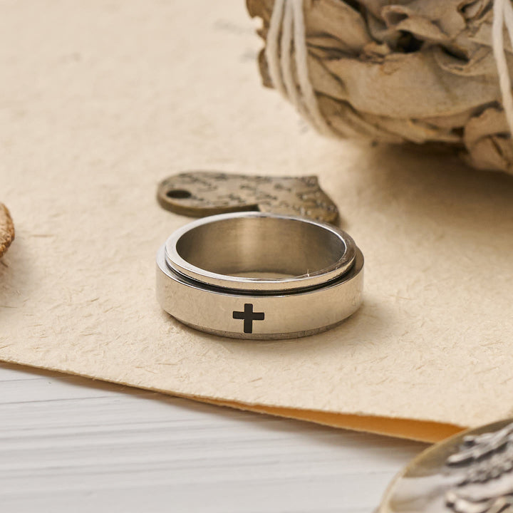Christianartworkshop Anillo giratorio con cruz grabada para aliviar la ansiedad: emblema de la guía celestial constante. - image 4