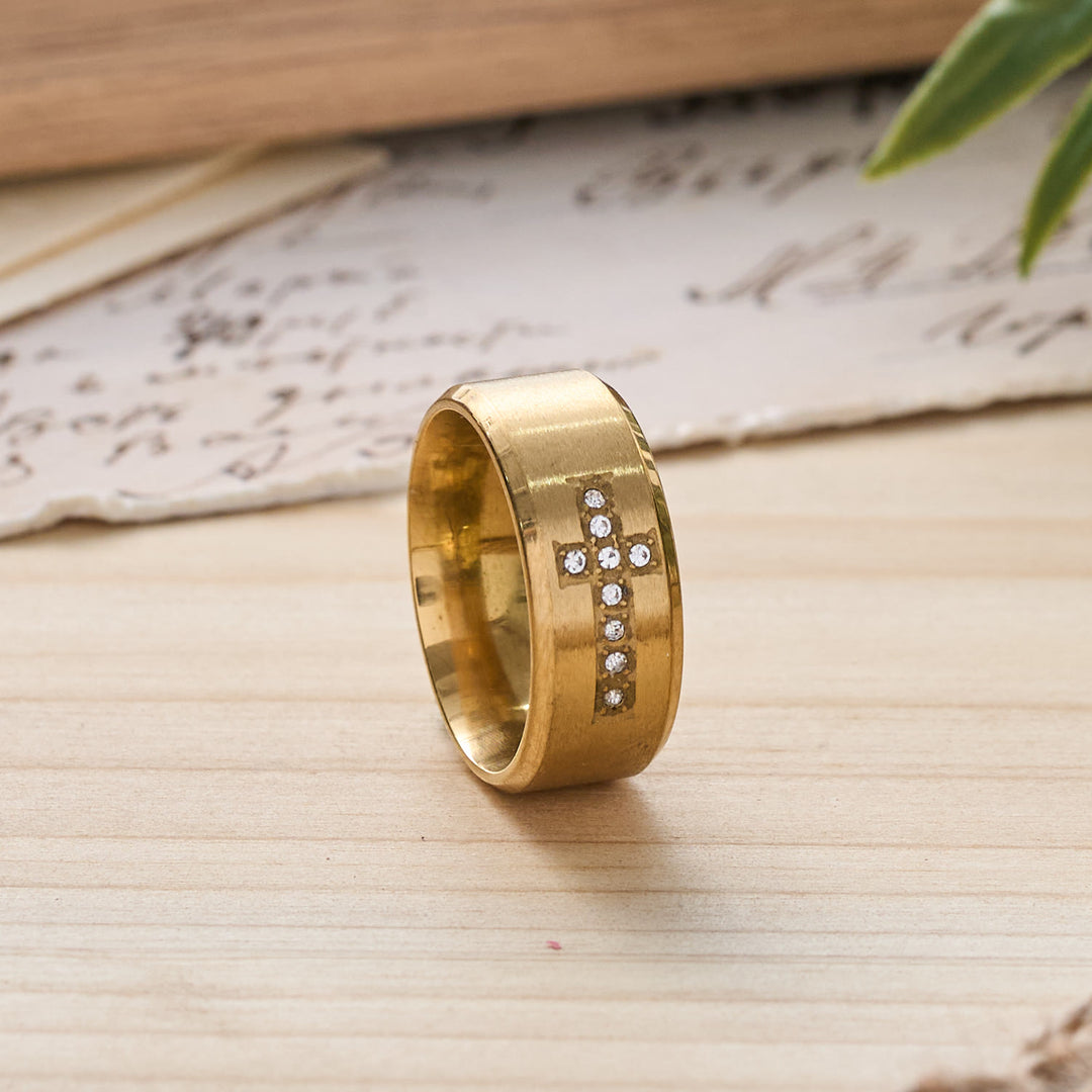 Christianartworkshop Elegante anillo ancho con cruz enjoyada: símbolo de guía divina y tranquilizadora. - Dorado - US 13 - image 4