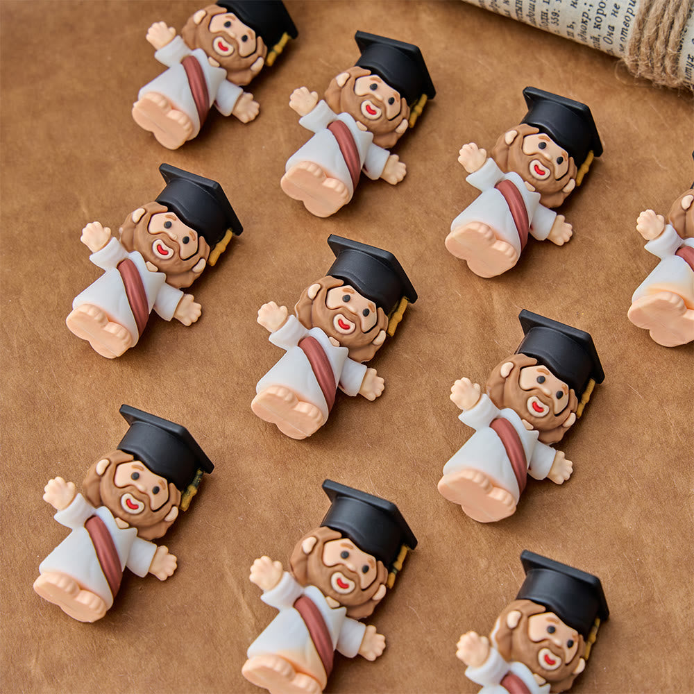 Christianartworkshop Mini figuras decorativas de Jesús: decoración de PVC con gorro de graduación y brazos abiertos, emblema de esperanza y bendición celestial. - image 1