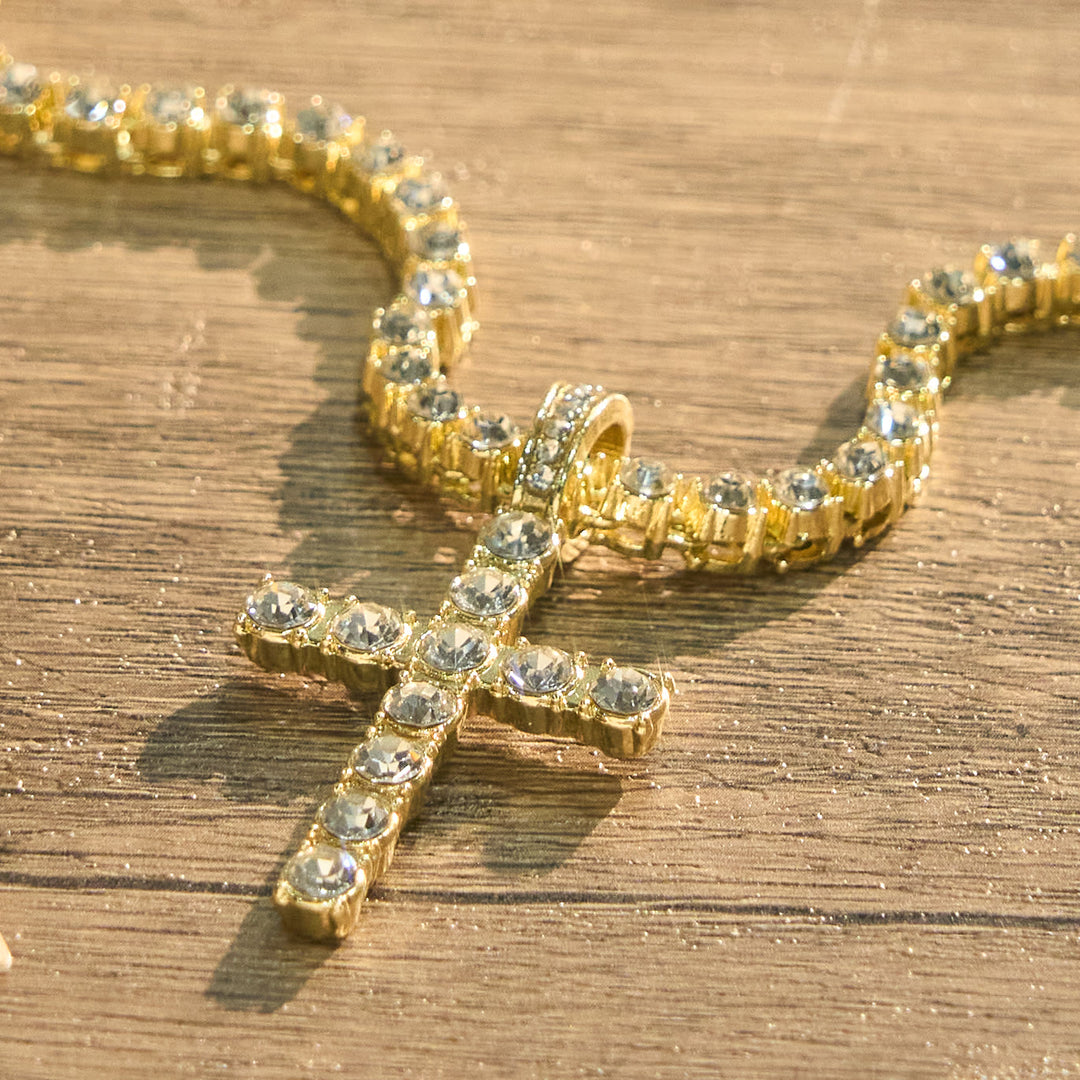 Christianartworkshop Colgante de cruz con incrustaciones de gemas brillantes y cadena de tenis: símbolo de calma y esperanza divinas. - image 8