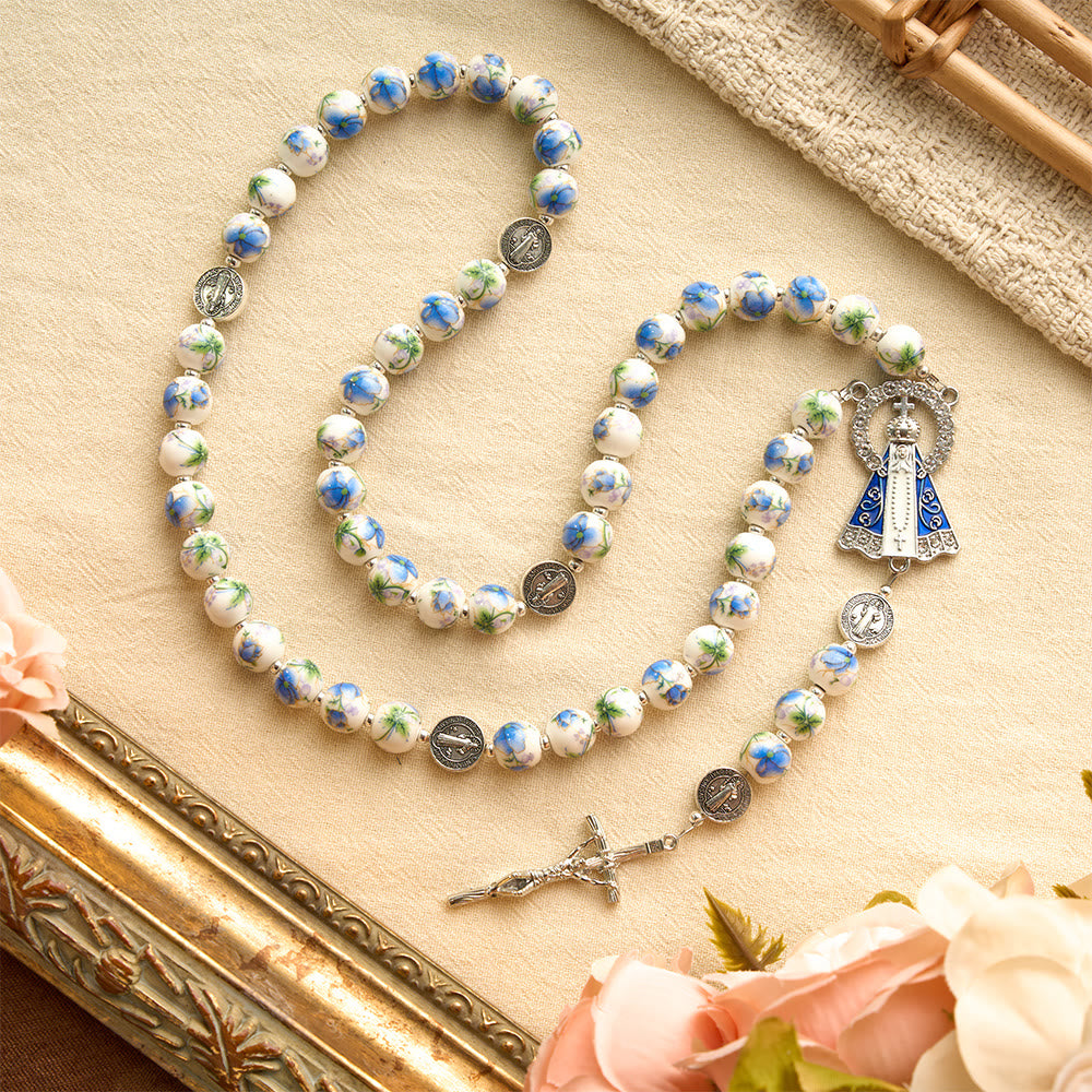 Christianartworkshop Rosario de cerámica floral azul y blanco con medallas de San Benito y Nuestra Señora - image 12