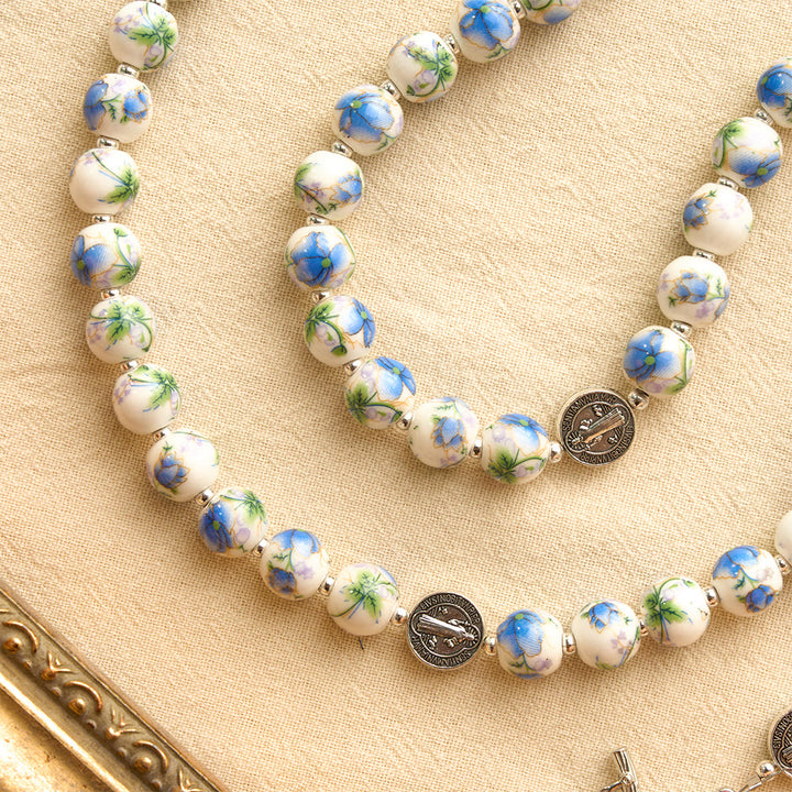 Christianartworkshop Rosario de cerámica floral azul y blanco con medallas de San Benito y Nuestra Señora - image 14