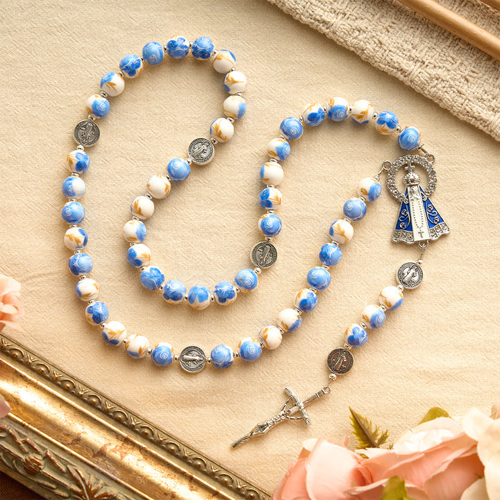 Christianartworkshop Rosario de cerámica floral azul y blanco con medallas de San Benito y Nuestra Señora - image 18