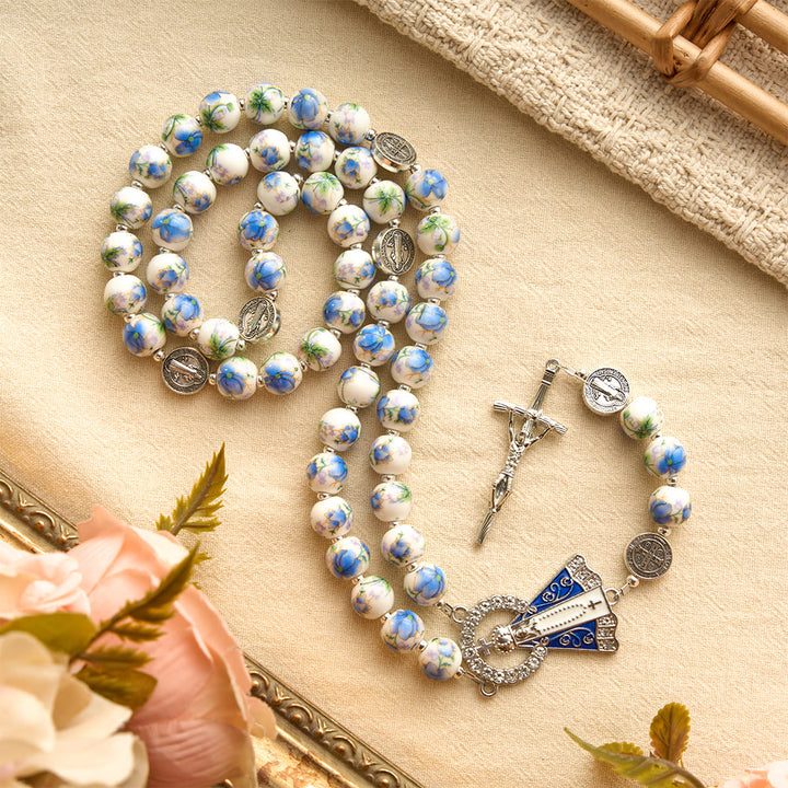 Christianartworkshop Rosario de cerámica floral azul y blanco con medallas de San Benito y Nuestra Señora - image 11