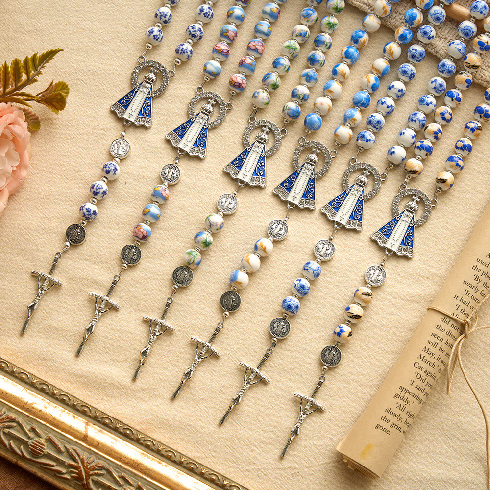 Christianartworkshop Rosario de cerámica floral azul y blanco con medallas de San Benito y Nuestra Señora - image 2