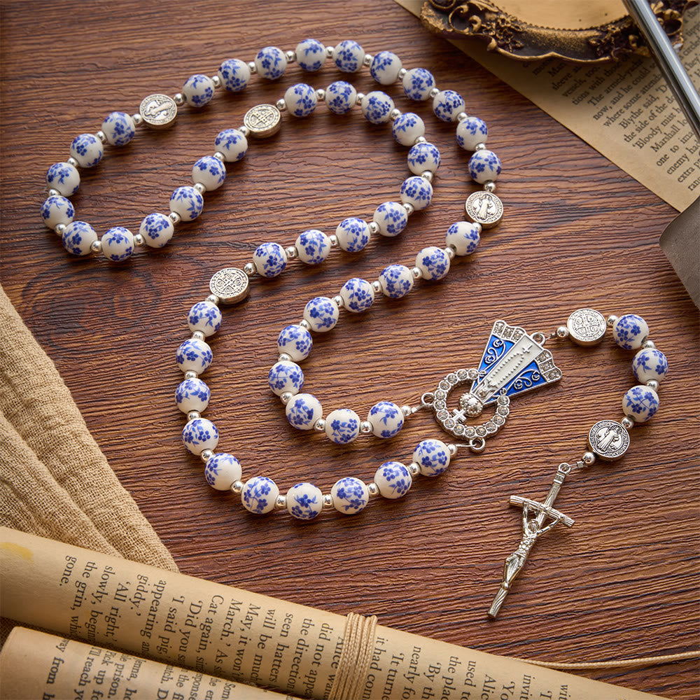 Christianartworkshop Rosario de cerámica floral azul y blanco con medallas de San Benito y Nuestra Señora - image 3