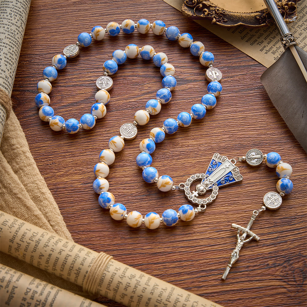 Christianartworkshop Rosario de cerámica floral azul y blanco con medallas de San Benito y Nuestra Señora - Nuestra Señora y el Crucifijo - Estilo C - image 15