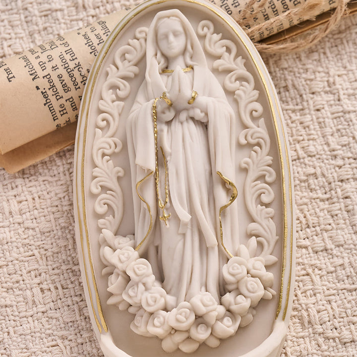 Christianartworkshop Pila bautismal de pared con la Virgen María en oración y marco de rosas: símbolo de paz interior. - image 4