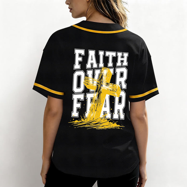 Camiseta de béisbol con ribete de contraste y cruz "Fe sobre el miedo" de Christianartworkshop - image 59