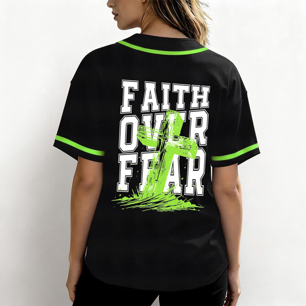 Camiseta de béisbol con ribete de contraste y cruz "Fe sobre el miedo" de Christianartworkshop - image 38