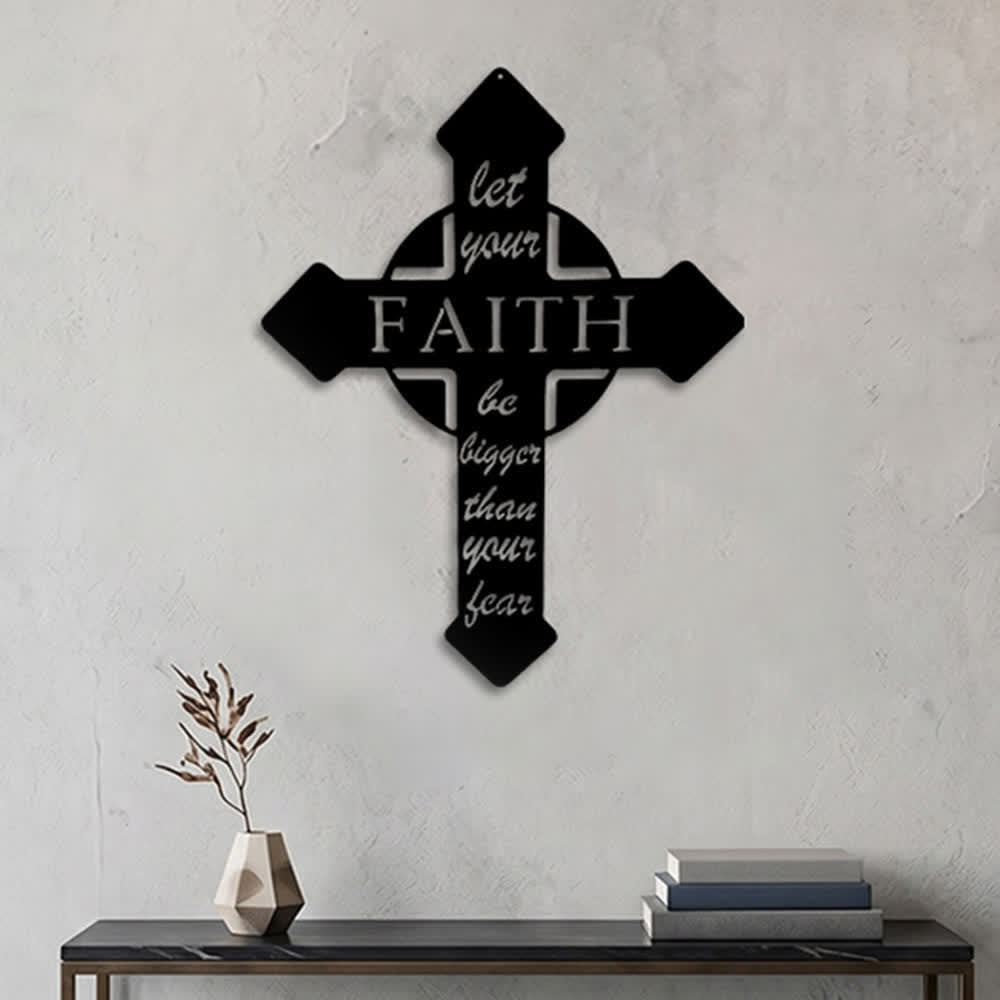 Christianartworkshop Cruz de punta afilada: Deja que tu fe sea más grande que tu miedo. Decoración de pared de metal: Emblema atemporal de la sagrada gracia redentora. - image 1