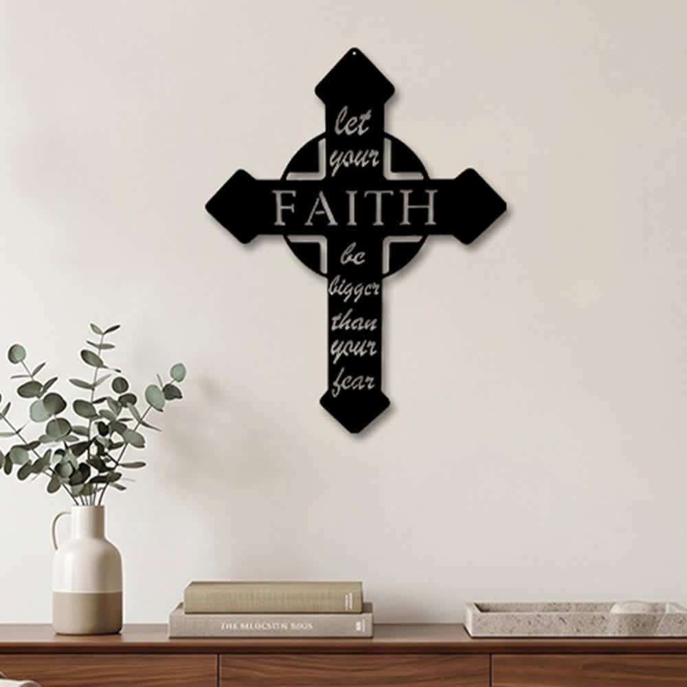 Christianartworkshop Cruz de punta afilada: Deja que tu fe sea más grande que tu miedo. Decoración de pared de metal: Emblema atemporal de la sagrada gracia redentora. - image 2