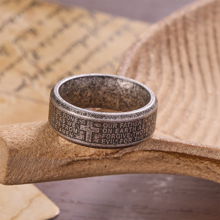 Christianartworkshop Anillo ancho de acero inoxidable con cruz grabada en profundidad y la oración del Padre Nuestro: Emblema de la fe celestial inquebrantable. - Plata antigua - US 13 - image 10