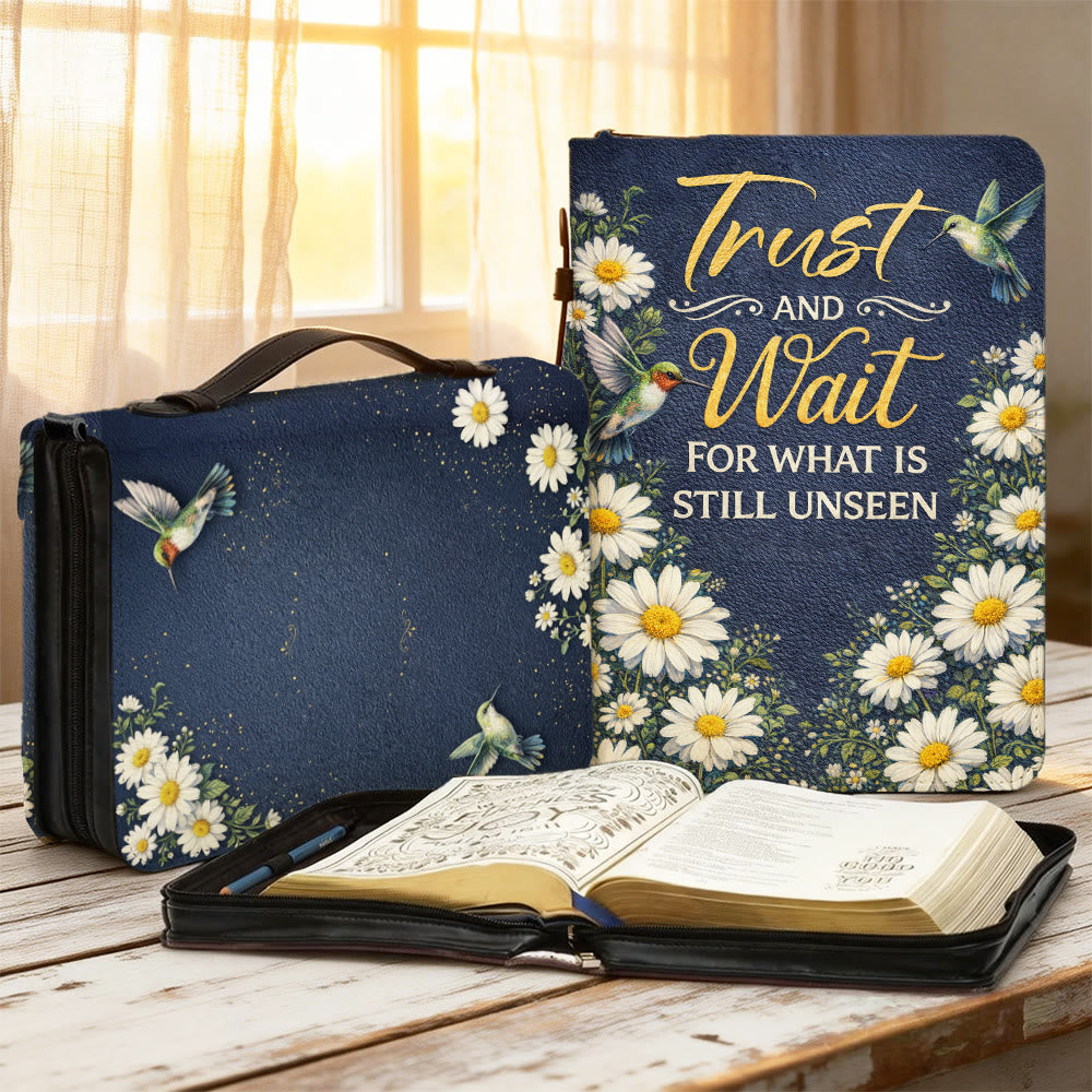 Christianartworkshop Confía y espera Romanos 8:24 Funda para Biblia Daisy & Hummingbird - 2XL - Regular (sin personalización) - image 1