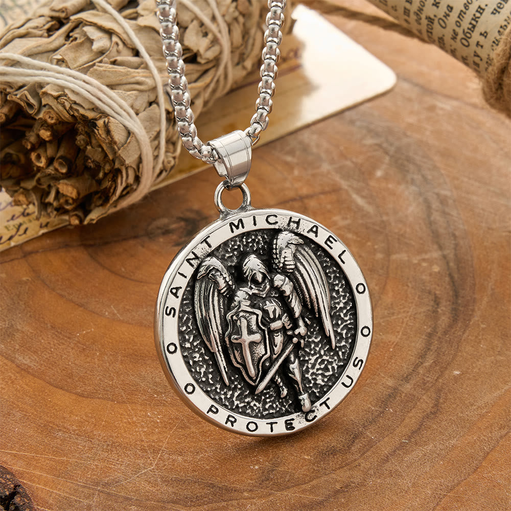 Christianartworkshop Collar con medallón reversible de San Miguel en relieve vintage: emblema de la poderosa protección celestial. - San Miguel - image 0