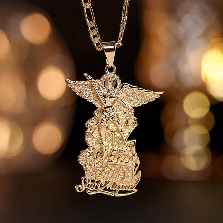 Christianartworkshop Collar con colgante de San Miguel Arcángel con circonita cúbica incrustada y cadena de ángel guardián. - Colgante de arcángel de oro con incrustaciones de piedras transparentes. - image 0