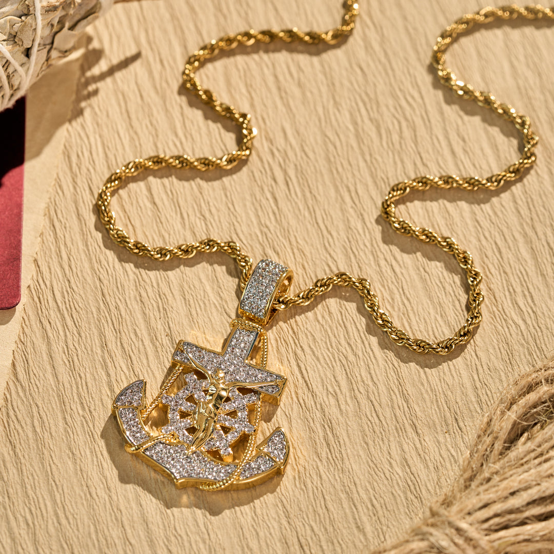 Christianartworkshop Collar con colgante de ancla, crucifijo y timón de barco, completamente engastado en piedra: emblema de la firme esperanza celestial. - image 4