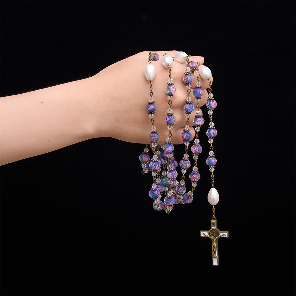 Christianartworkshop Rosario de cuentas florales de cristal azul con cadena de tono antiguo, medallón de la Virgen María y crucifijo detallado. - image 1